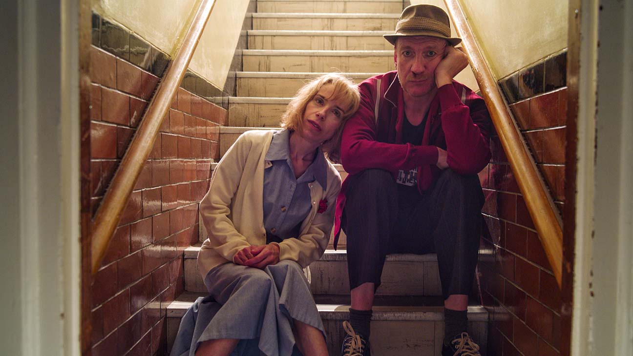sally hawkins and david thewlis sitting on stairs in eternal beauty