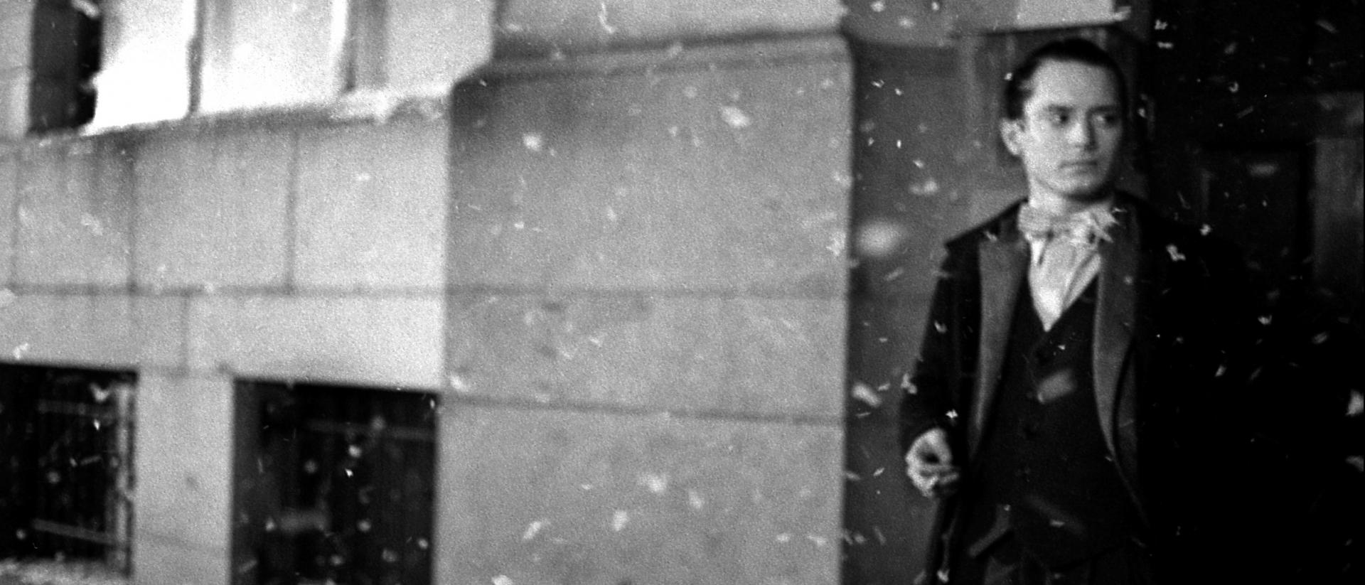 Elijah Wood in snowy New York